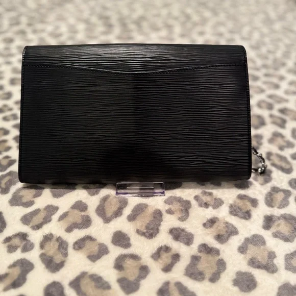 Louis Vuitton Black Epi Textured Leather Clutch - Picture 3 of 13